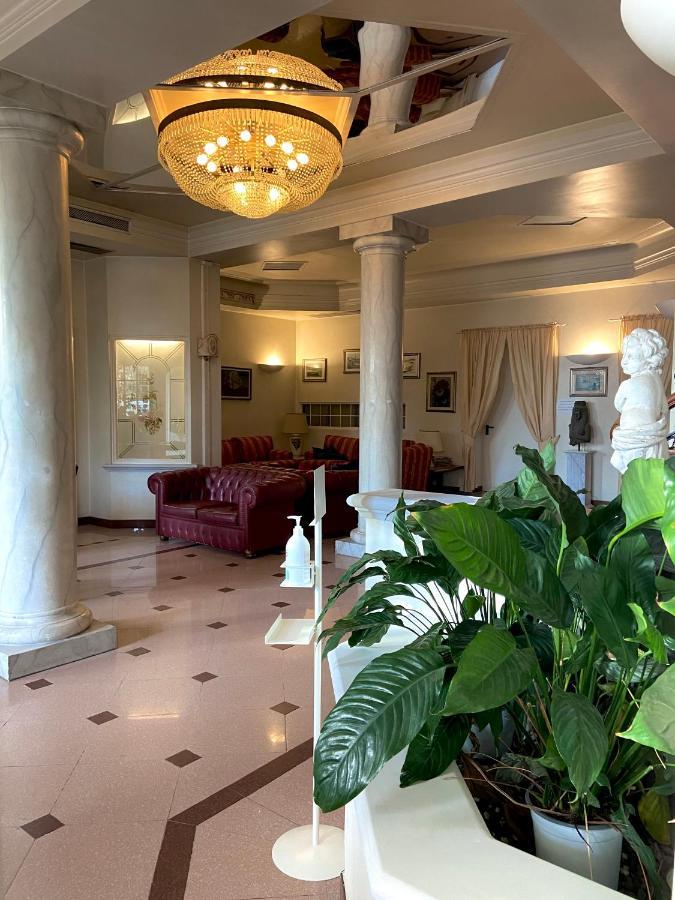 Alba Sul Mare Hotel ลิโด ดิ กามาโยเร ภายนอก รูปภาพ