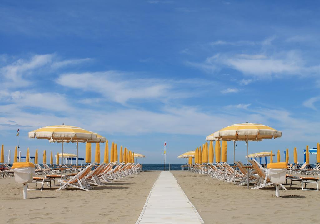 Alba Sul Mare Hotel ลิโด ดิ กามาโยเร ภายนอก รูปภาพ